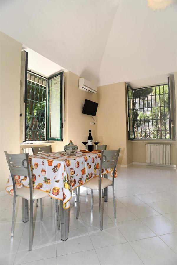 Casa Vacanza "Nonna Matilde" A Meta Di Sorrento, 600Mt Dal Mare, Casa Per 4 מראה חיצוני תמונה