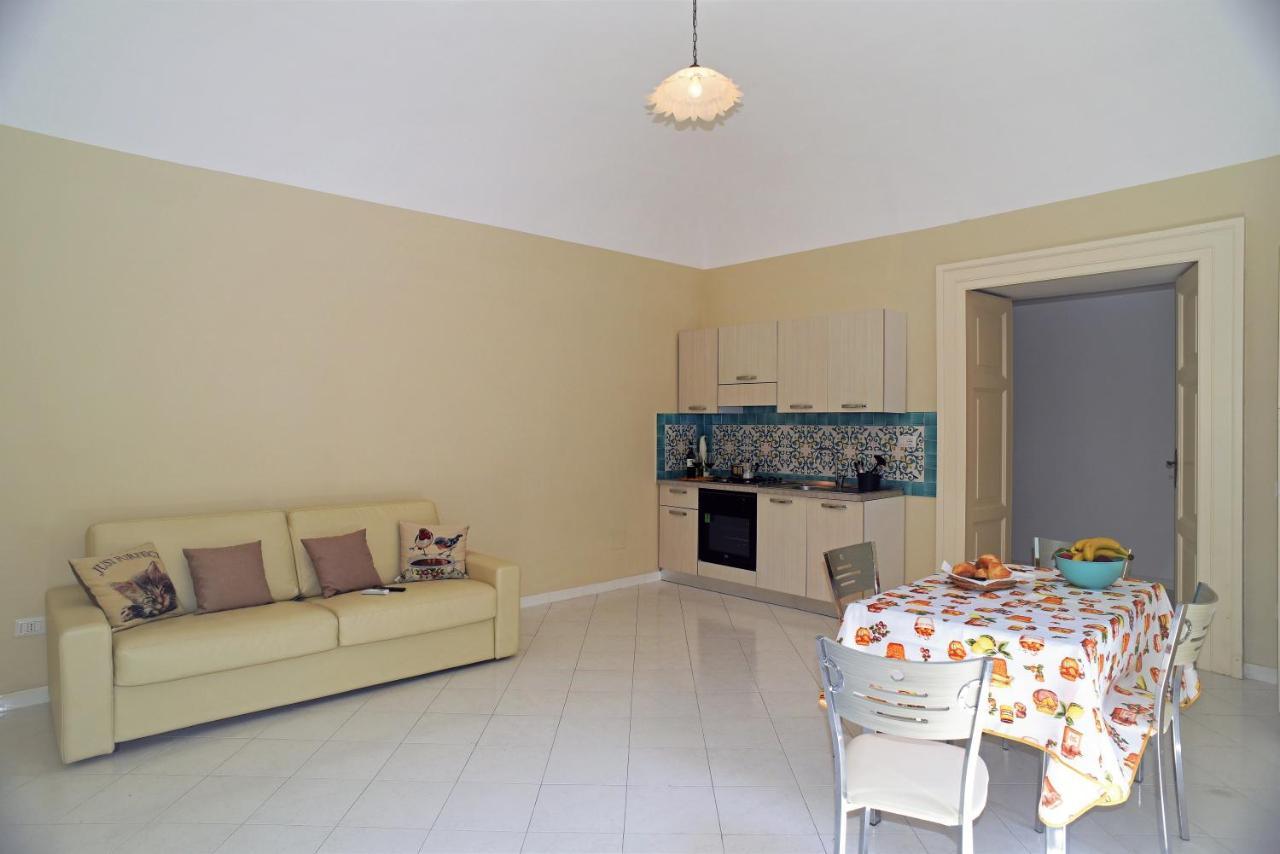 Casa Vacanza "Nonna Matilde" A Meta Di Sorrento, 600Mt Dal Mare, Casa Per 4 מראה חיצוני תמונה