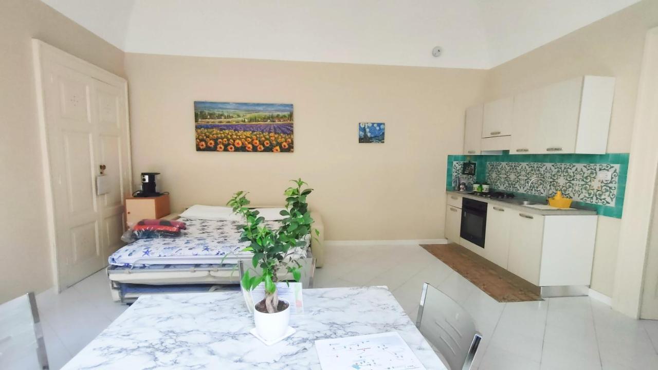 Casa Vacanza "Nonna Matilde" A Meta Di Sorrento, 600Mt Dal Mare, Casa Per 4 מראה חיצוני תמונה